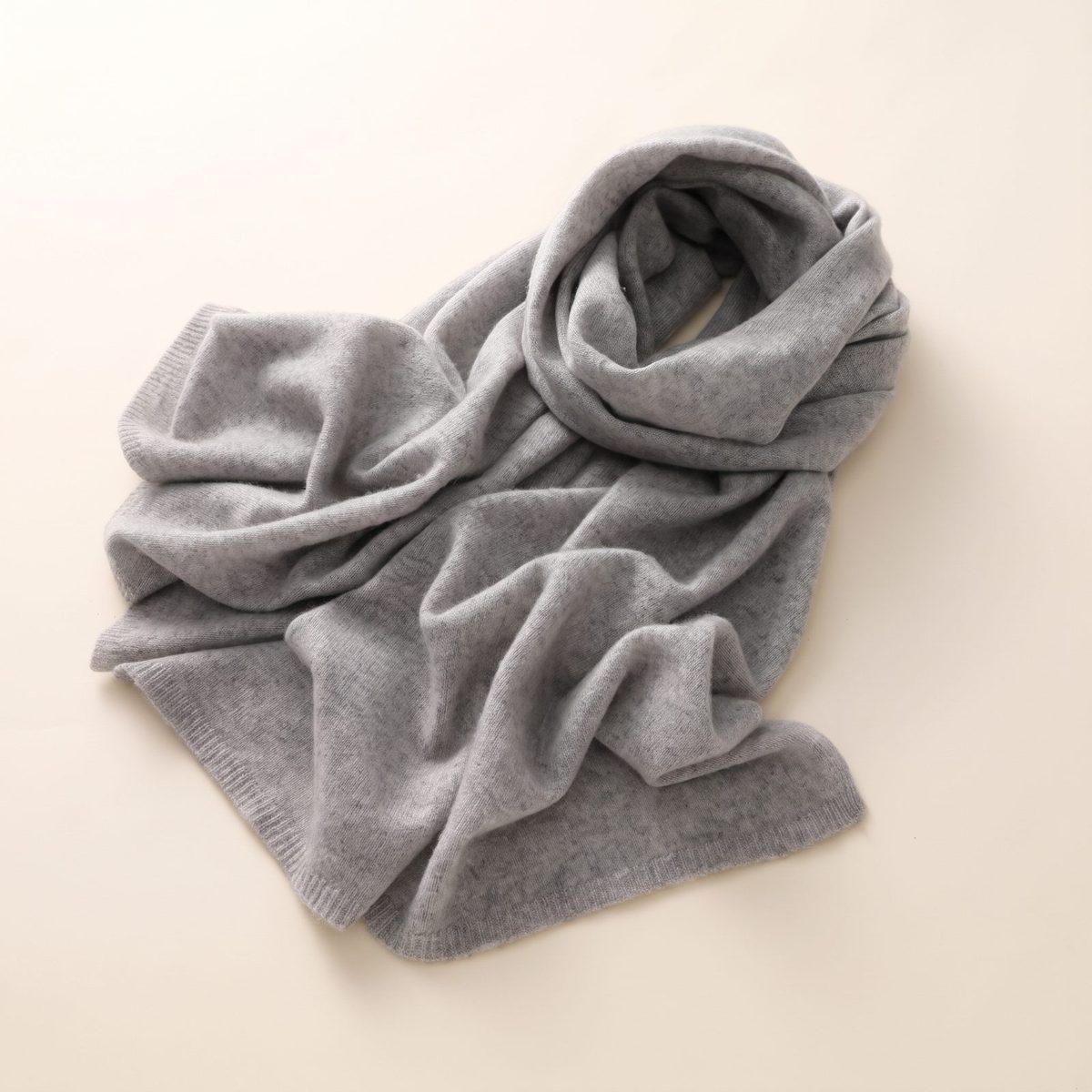 Écharpe en cachemire gris clair